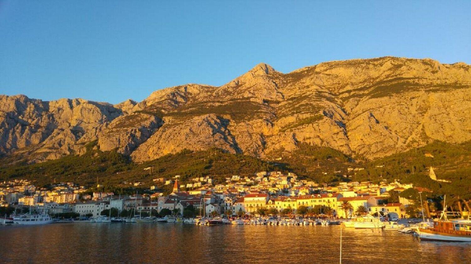 Apartment Denis - Great Location & Large Terrace Makarska Exterior photo